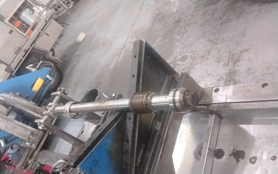 Polished and sealed hydraulic ram