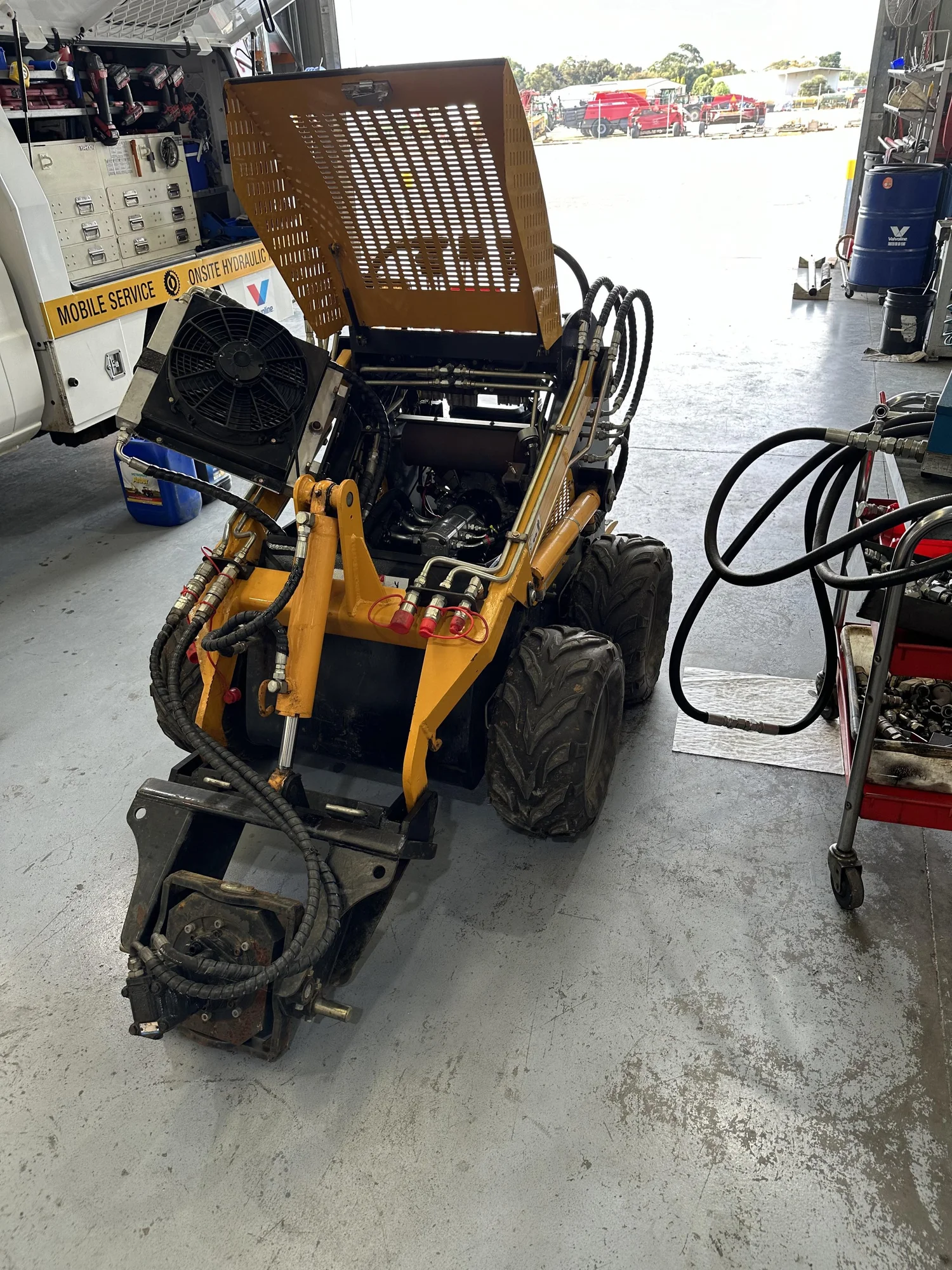 Heavy hydraulic cylinder work