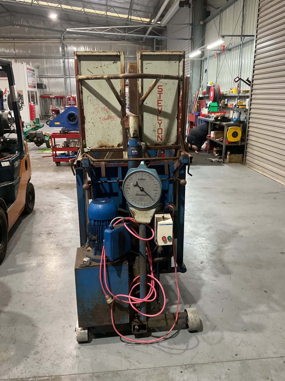 Stevlyon wool press service